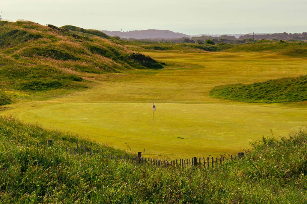 A view of a green at Pyle & Kenfig Golf Club